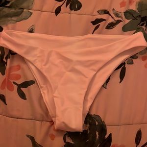 I am selling bikini bottoms, color of them are white